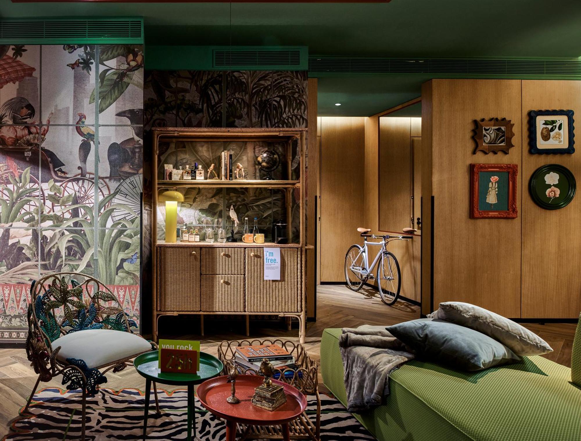 25Hours Hotel Jakarta The Oddbird Экстерьер фото