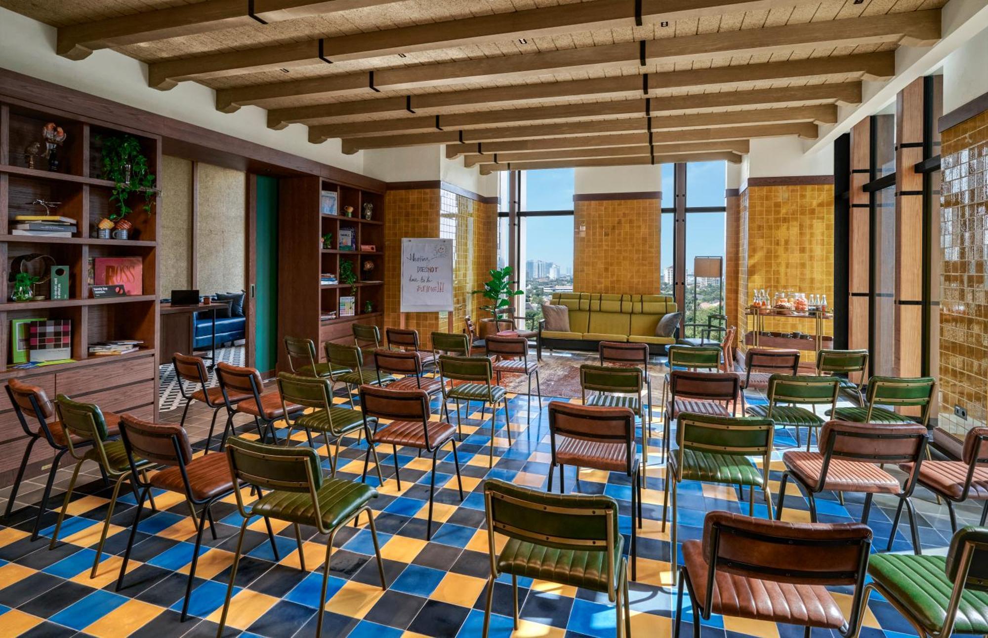 25Hours Hotel Jakarta The Oddbird Экстерьер фото