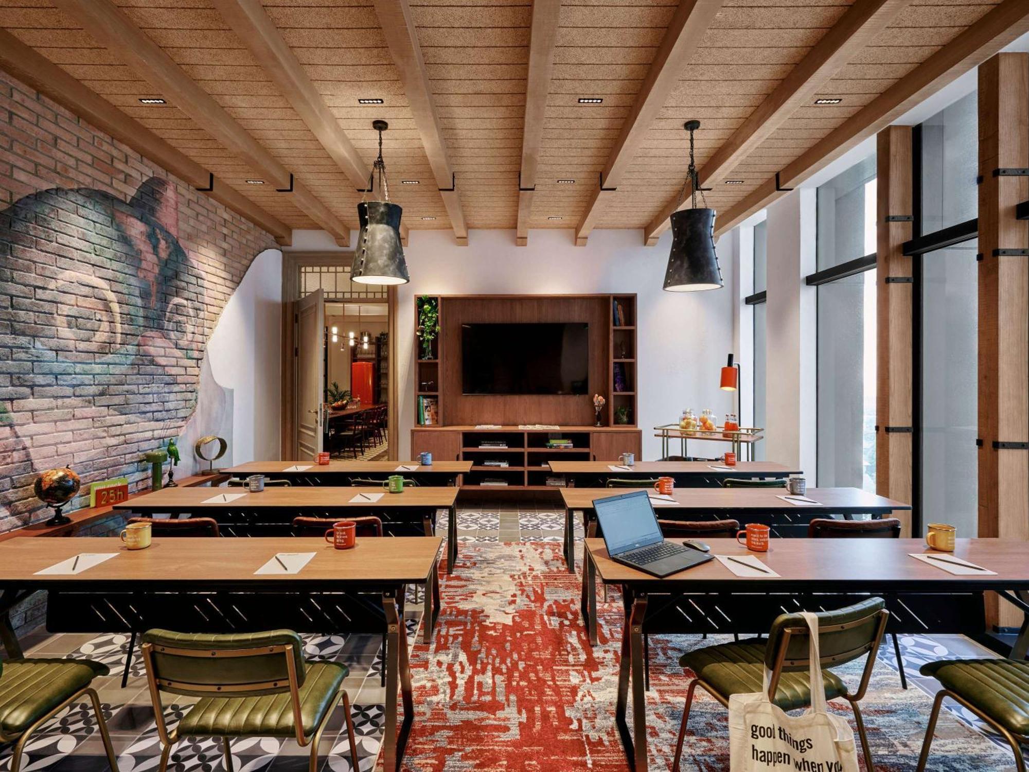 25Hours Hotel Jakarta The Oddbird Экстерьер фото