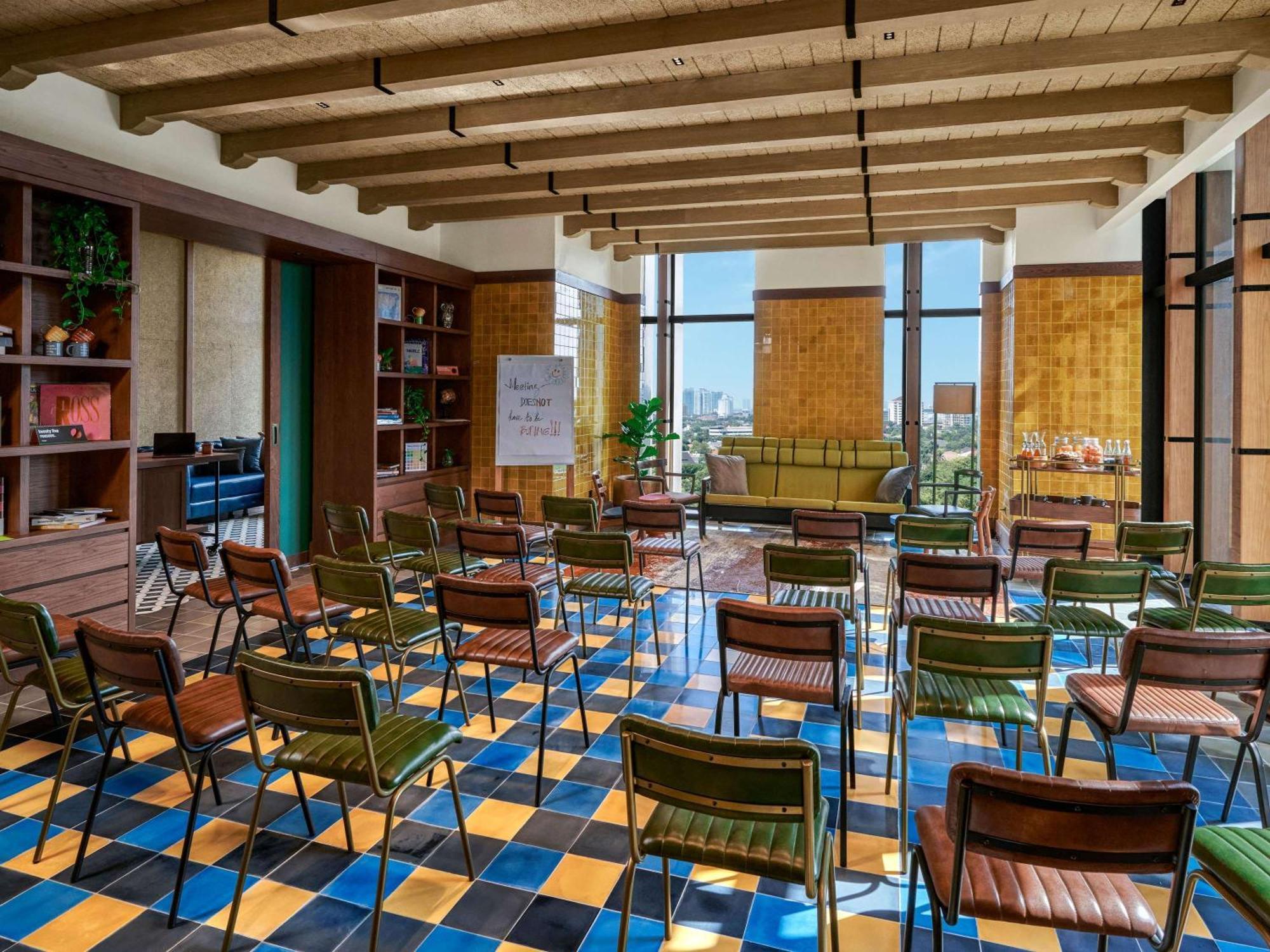 25Hours Hotel Jakarta The Oddbird Экстерьер фото